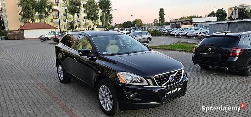 Czarny Używany 2010 Volvo XC60 Summum SUV | 39 900 zł (Drogi) - Obraz 1/4