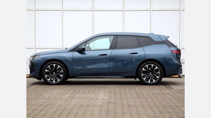 Używany BMW iX Comfort Edition 300 kW (408 KM) 2025 Niebieski arctic race metalizowany SUV