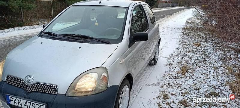 Używany Toyota Yaris 1999 Srebrny Hatchback