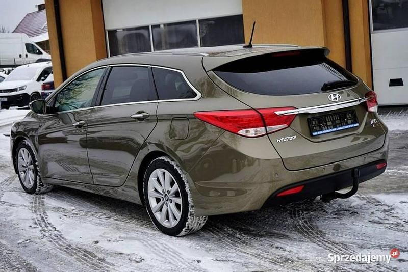 Używany Hyundai i40 136 KM (100 kW) 2013 Brązowy Kombi