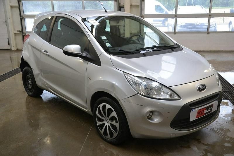 Srebrny Używany 2016 Ford Ka Hatchback | 8200 zł - Obraz 1/4