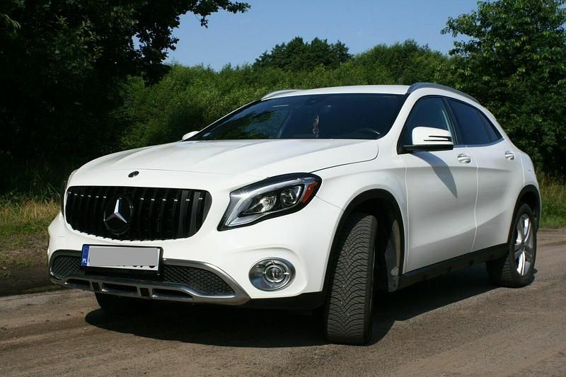 Biały Używany 2019 Mercedes GLA250 SUV | 87 999 zł - Obraz 1/4