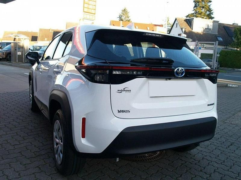 Używany Toyota Yaris Cross 125 KM (91 kW) 2022 Biały SUV
