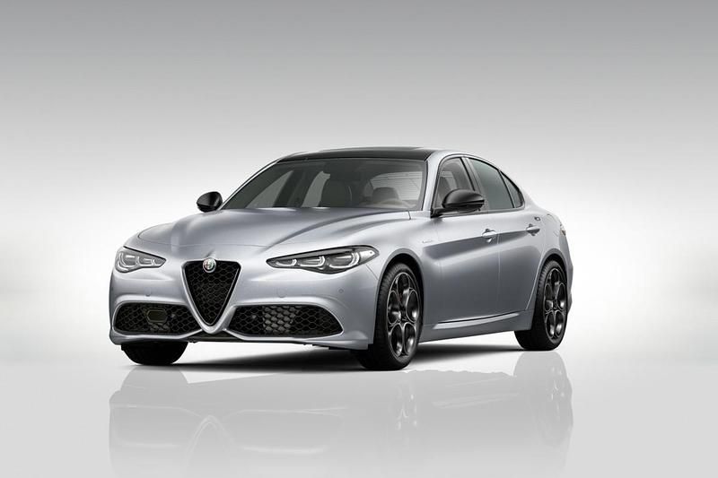 Lakier metalizowany biały moonlight grey Nowe 2025 Alfa Romeo Giulia Veloce Sedan/Limuzyna | 230 940 zł (Uczciwa cena) - Obraz 1/3