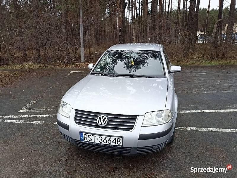 Srebrny Używany 2002 VW Passat Sedan/Limuzyna | 7500 zł (Uczciwa cena) - Obraz 1/4