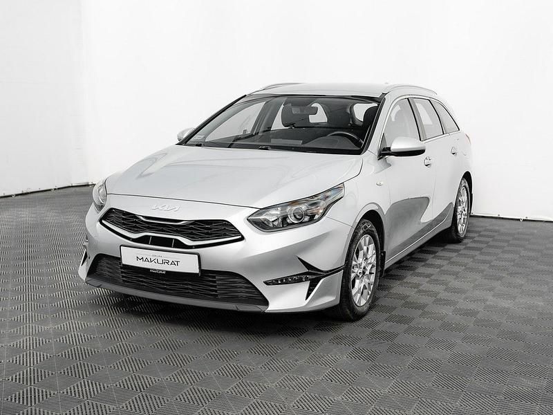 Używany Kia Ceed 160 KM (117 kW) 2022 Srebrny Hatchback
