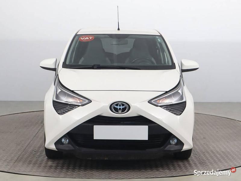 Biały Używany 2020 Toyota Aygo Hatchback | 39 999 zł (Uczciwa cena) - Obraz 1/4