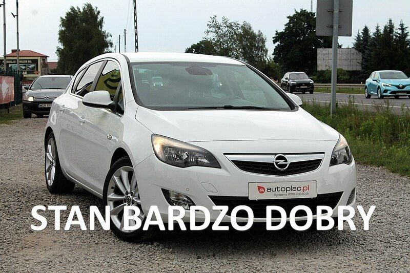 Biały Używany 2010 Opel Astra Hatchback | 19 999 zł (Uczciwa cena) - Obraz 1/4