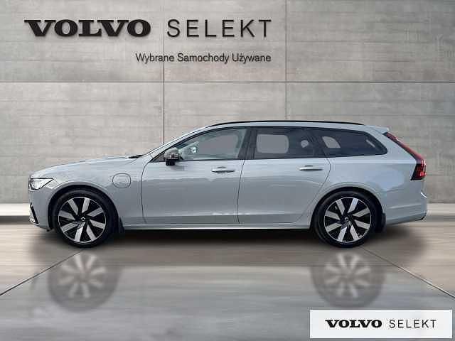 Używany Volvo V90 349 KM (256 kW) 2025 Srebrny Kombi