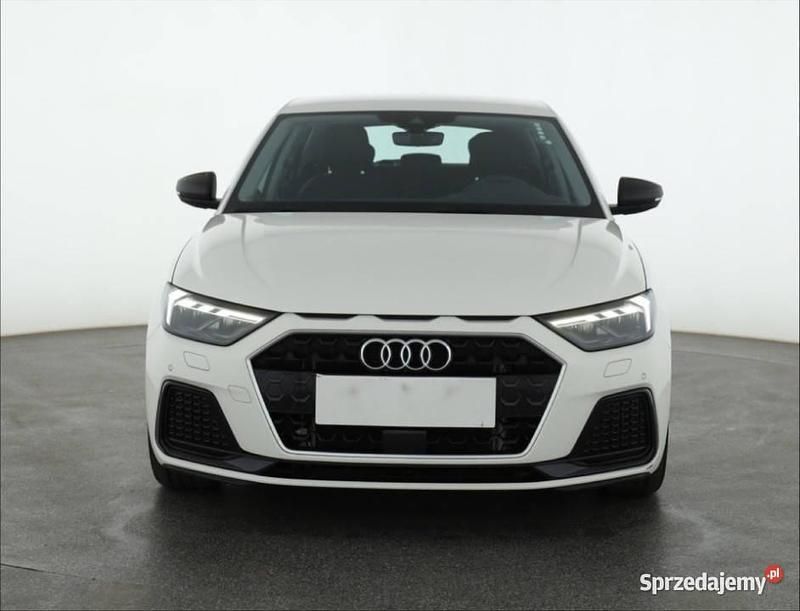 Biały Używany 2022 Audi A1 Hatchback | 89 999 zł - Obraz 1/4