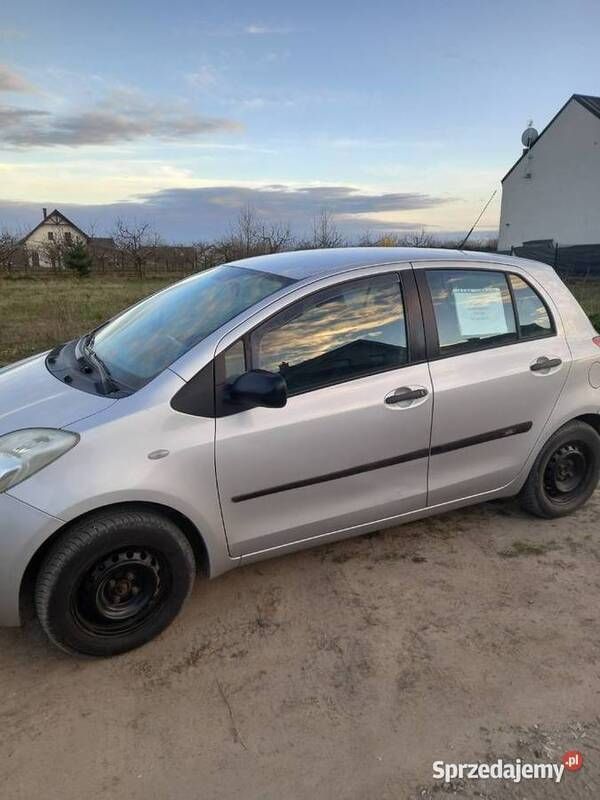 Srebrny Używany 2006 Toyota Yaris Hatchback | 8000 zł (Uczciwa cena) - Obraz 1/4