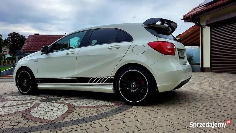 Używany Mercedes A180 122 KM (89 kW) 2013 Biały Hatchback