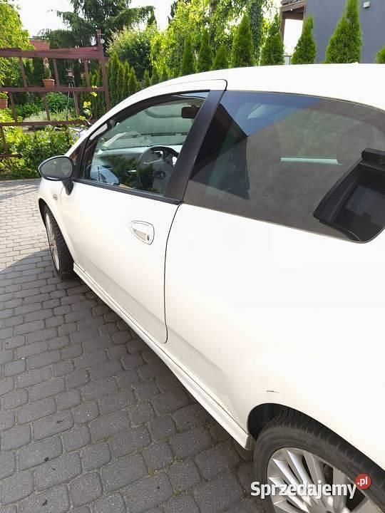 Biały Używany 2006 Fiat Grande Punto Hatchback | 3300 zł (Uczciwa cena) - Obraz 1/4