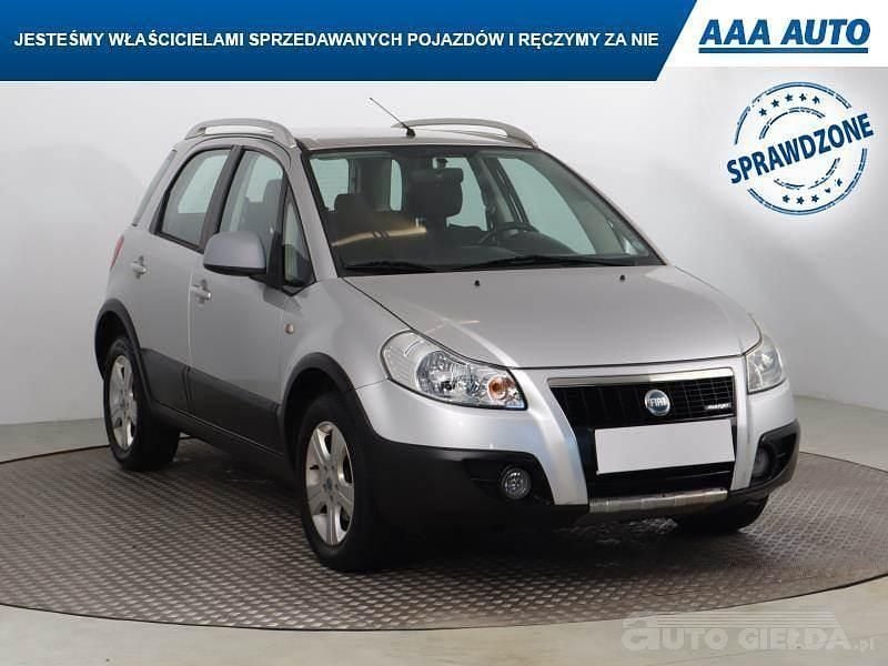 Używany Fiat Sedici 2006 Srebrny SUV