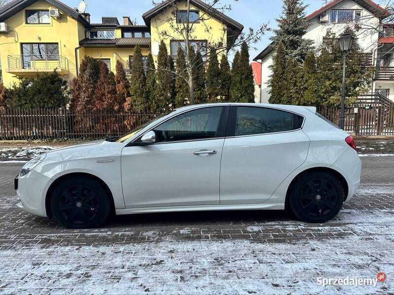 Biały Używany 2013 Alfa Romeo Giulietta Hatchback | 35 900 zł (Uczciwa cena) - Obraz 1/4