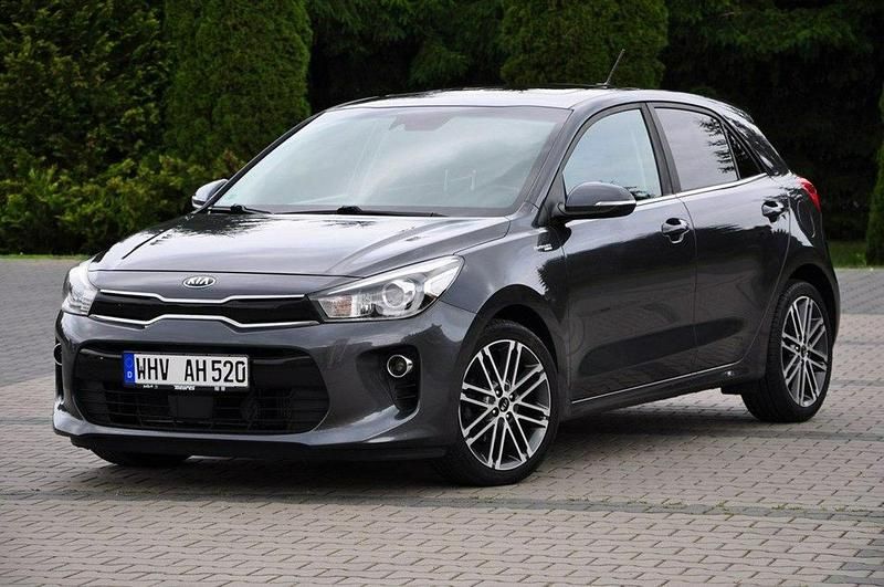Używany Kia Rio 120 KM (88 kW) 2017 Szary (metalik) Sedan/Limuzyna