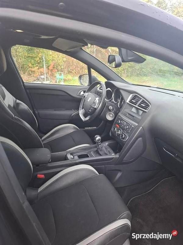 Używany Citroën DS4 112 KM (82 kW) 2011 Czarny Hatchback