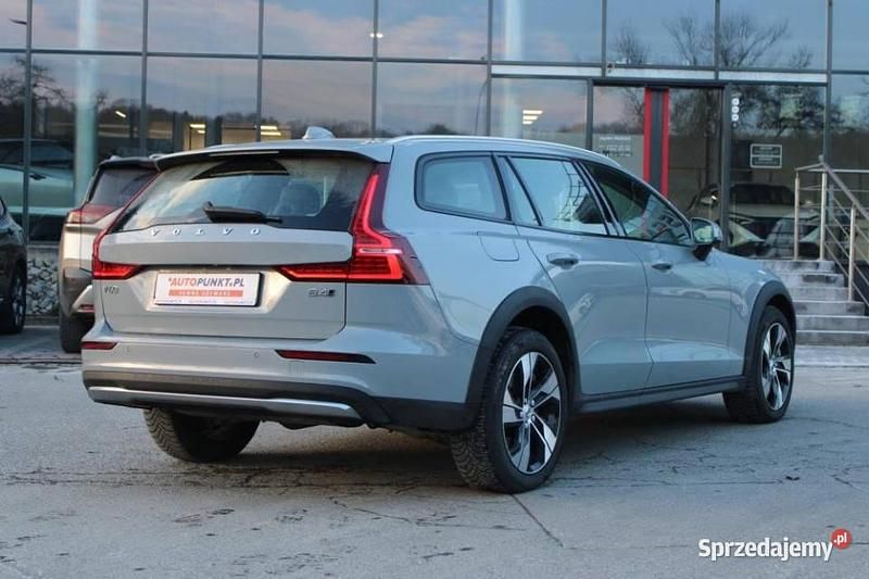 Używany Volvo V60 CC 2024 Kombi
