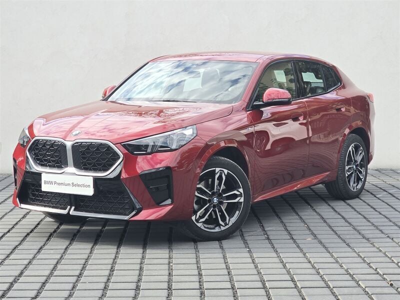 Czerwony fire red metalizowany Używany 2024 BMW X2 Luxury Line SUV | 189 900 zł - Obraz 1/3