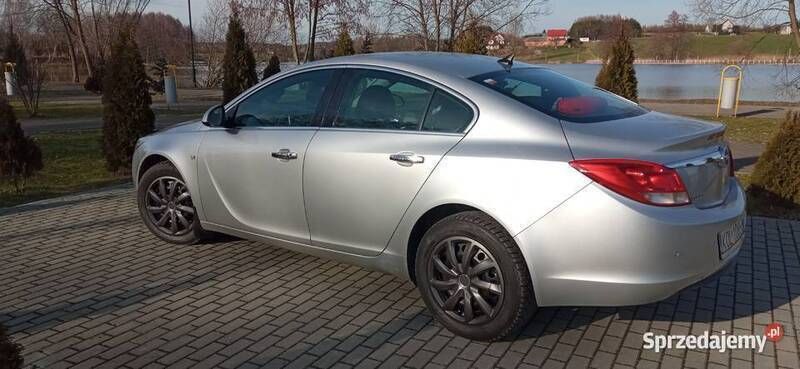 Używany Opel Insignia 140 KM (102 kW) 2009 Srebrny Sedan/Limuzyna