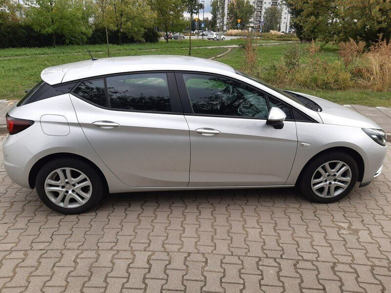 Srebrny Używany 2019 Opel Astra Enjoy Hatchback | 46 600 zł (Uczciwa cena) - Obraz 1/4