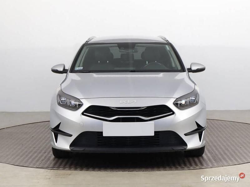 Srebrny Używany 2022 Kia Ceed Kombi | 75 999 zł (Uczciwa cena) - Obraz 1/4