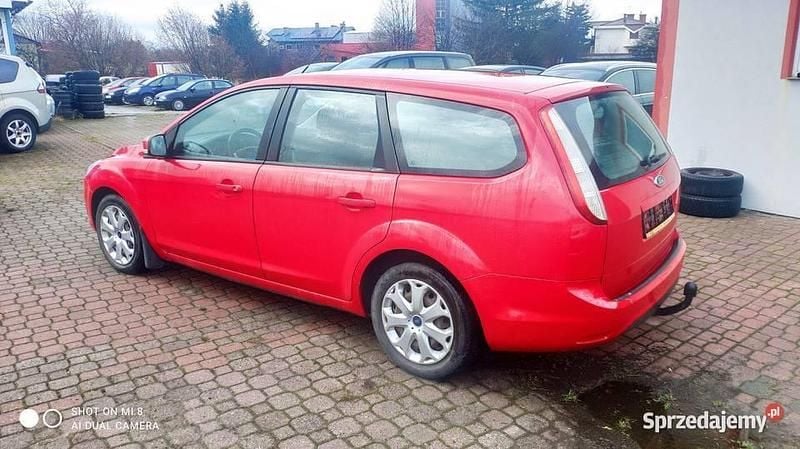 Używany Ford Focus 125 KM (91 kW) 2009 Czerwony Sedan/Limuzyna