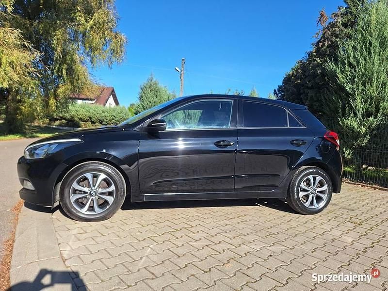 Używany Hyundai i20 2015 Czarny Hatchback