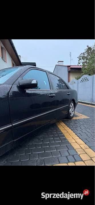 Używany Mercedes E320 2001 Czarny Sedan/Limuzyna