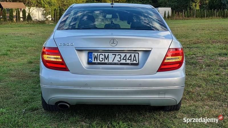 Używany Mercedes C200 2011 Srebrny Sedan/Limuzyna