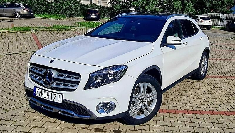 Używany Mercedes GLA250 211 KM (155 kW) 2018 Biały SUV