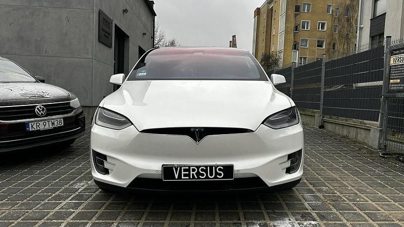 Używany Tesla Model X 397 kW (540 KM) 2017 Biały (metalik) SUV