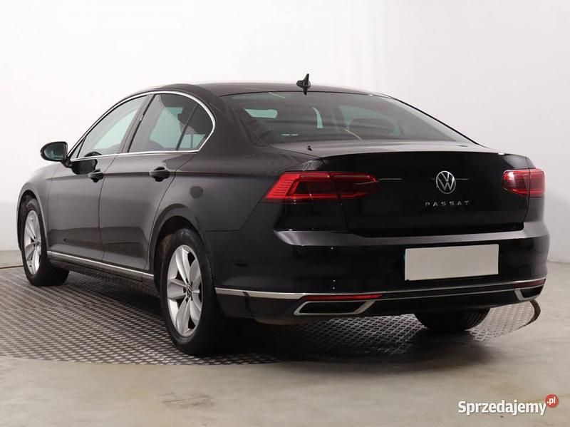 Używany VW Passat 190 KM (139 kW) 2021 Czarny Sedan/Limuzyna
