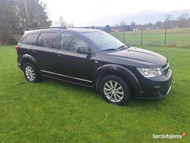 Czarny Używany 2012 Fiat Freemont SUV | 26 500 zł (Uczciwa cena) - Obraz 1/4