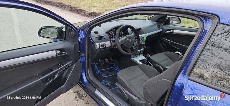 Niebieski Używany 2005 Opel Astra GTC | 11 500 zł (Dość drogi) - Obraz 1/4