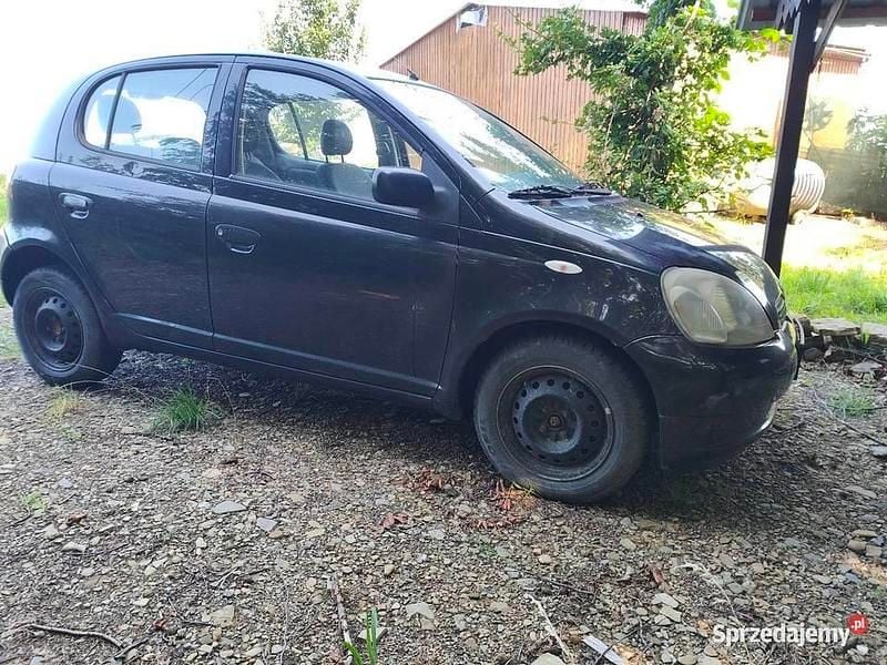 Czarny Używany 2000 Toyota Yaris Sedan/Limuzyna | 4300 zł (Uczciwa cena) - Obraz 1/4
