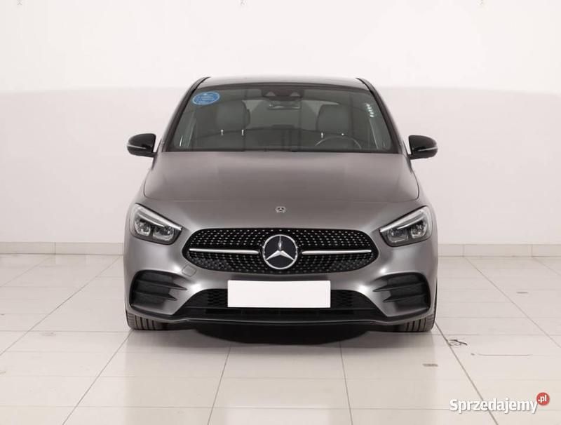 Szary Używany 2019 Mercedes B200 Minivan | 93 999 zł - Obraz 1/4