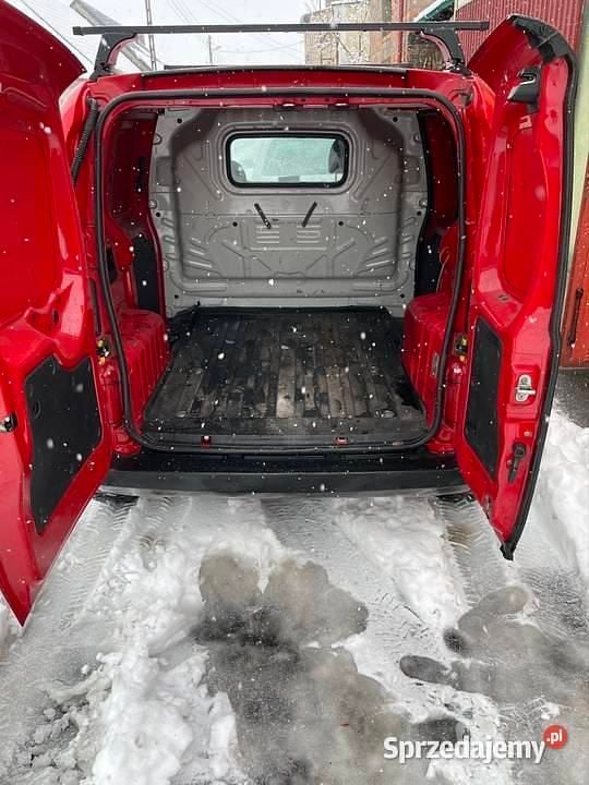 Używany Fiat Fiorino 2015 Czerwony Minivan