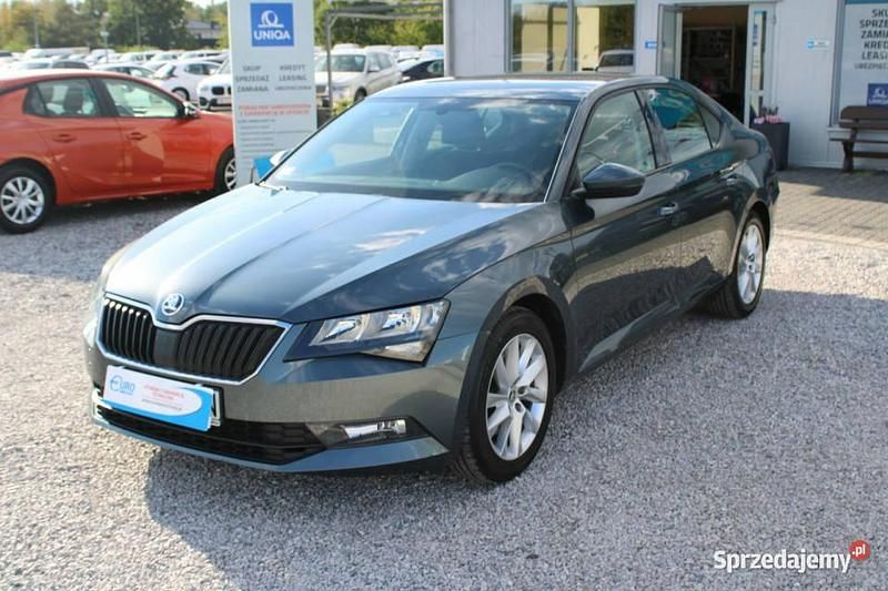 Grafitowy Używany 2016 Skoda Superb Hatchback | 45 900 zł (Uczciwa cena) - Obraz 1/4