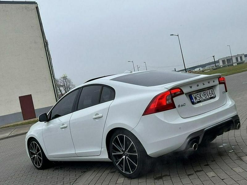 Używany Volvo S60 245 KM (180 kW) 2017 Biały Sedan/Limuzyna