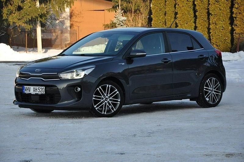Używany Kia Rio 120 KM (88 kW) 2017 Szary (metalik) Sedan/Limuzyna