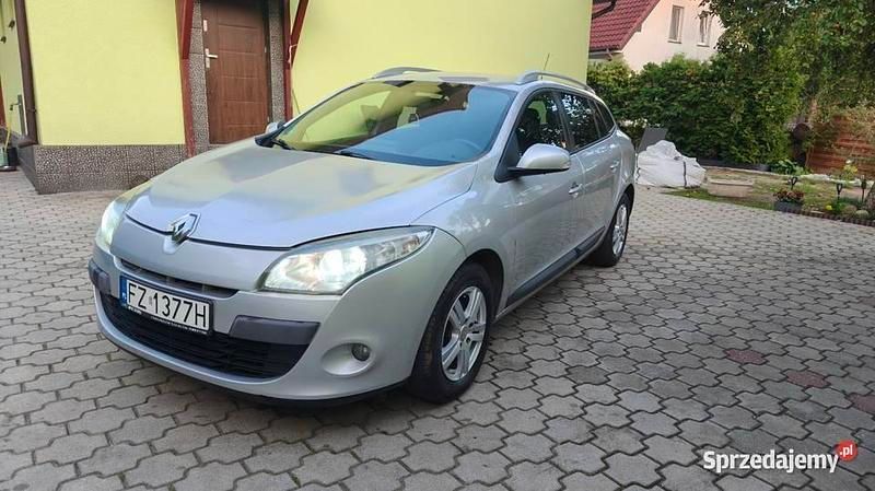 Srebrny Używany 2010 Renault Mégane GrandTour Kombi | 14 999 zł (Dobra cena) - Obraz 1/4