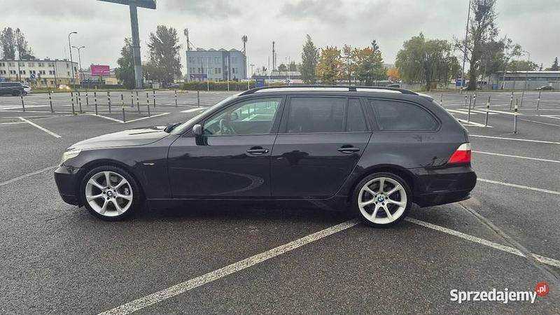 Czarny Używany 2006 BMW 530 Sport Line Kombi | 17 000 zł (Uczciwa cena) - Obraz 1/4