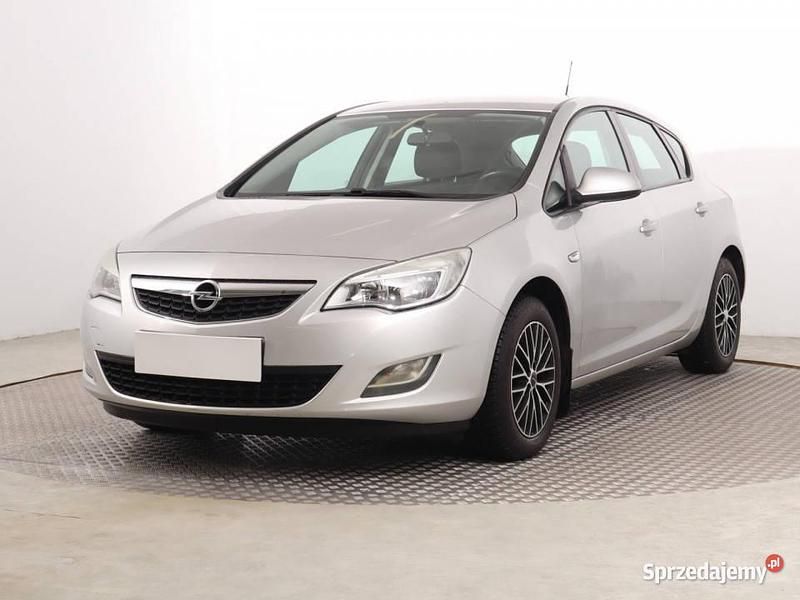 Używany Opel Astra 2011 Srebrny Hatchback