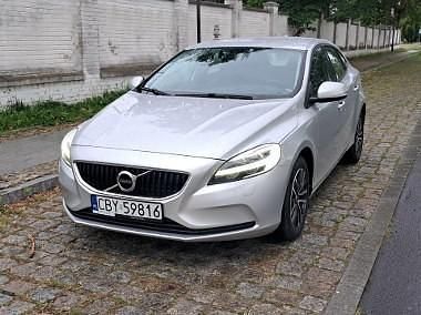 Srebrny Używany 2016 Volvo V40 Momentum Kombi | 42 900 zł (Uczciwa cena) - Obraz 1/4