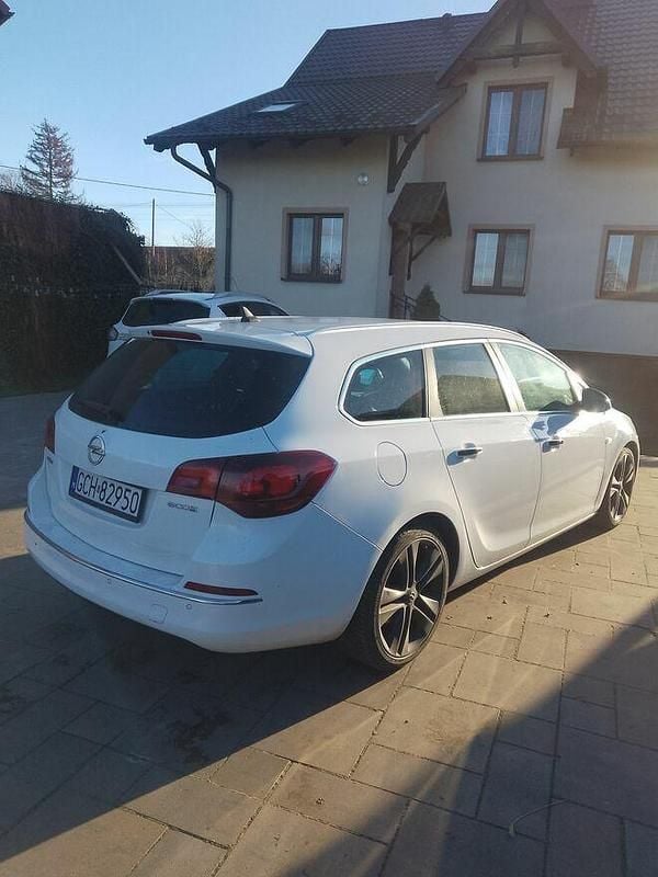 Używany Opel Astra 2012 Biały Kombi