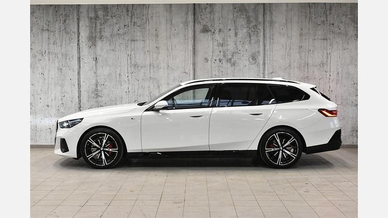 Używany BMW 520 Comfort Edition 197 KM (144 kW) 2025 Biel alpejska Kombi