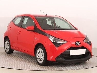 Czerwony Używany 2021 Toyota Aygo Hatchback | 49 999 zł (Uczciwa cena) - Obraz 1/4