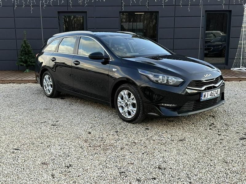 Używany Kia Ceed 100 KM (73 kW) 2022 Czarny Hatchback