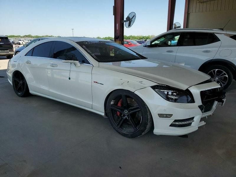 Biały Używany 2012 Mercedes CLS550 Coupe | 32 000 zł - Obraz 1/4